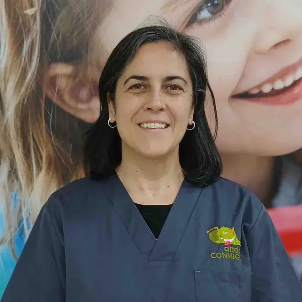 Nayra, Fisioterapeuta Pediátrica Experta en el Método Le Métayer y Terapia Vojta Máster en Fisioterapia Respiratoria Especialista en Motricidad Bucofacial Especialista en Lactancia Materna en Colmenar Viejo