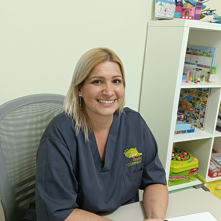 Psicopedagoga anda CONMiGO Cartellà