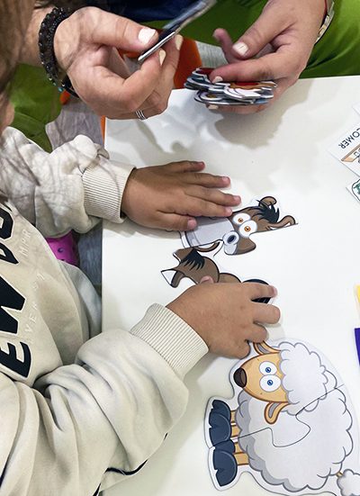 sesión de logopedia en el centro de Illescas